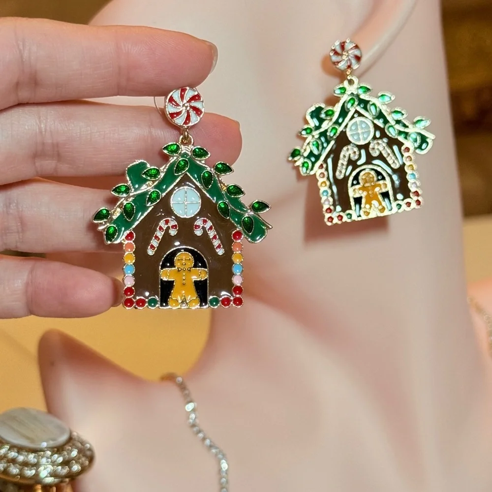 ⚜️ Festive Gingerbread House Earrings